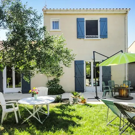 3 Bedroom Stunning In Lez Enserune Holiday home Nissan-lez-Enserune
