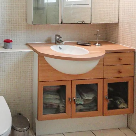3 Bedroom Stunning In Lez Enserune Holiday home Nissan-lez-Enserune